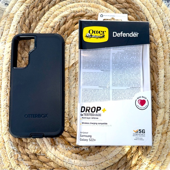 Black Protective Case for Samsung Galaxy S22 Plus +🦾 - Picture 1 of 11